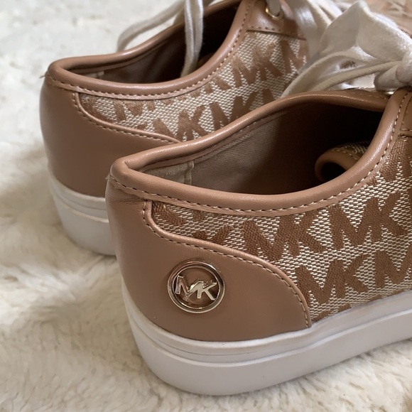 MICHAEL Kors Junior Castella tan monogram Trainers sneakers - Picture 4 of 9